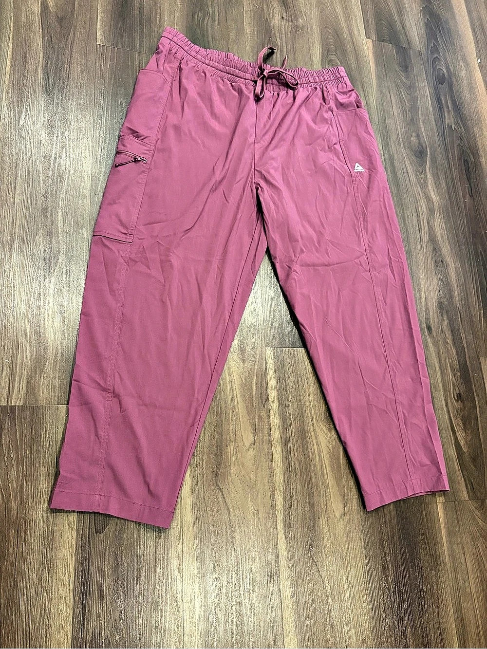 Reebok Women's Tech Comfort 4 Pocket Straight Leg windbreaker Pants